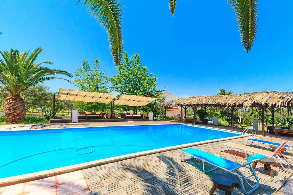Kissos Apartments Vourvourou